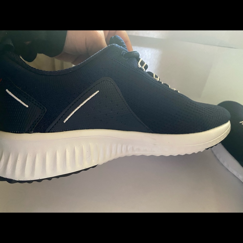 NWTs Filas Men's Athletic Running Tennis Shoes - Picture 7 of 8
